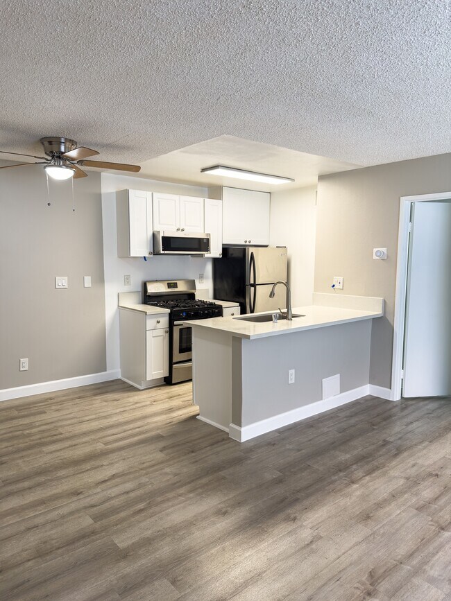 7240 Jordan Ave, Canoga Park, CA 91303