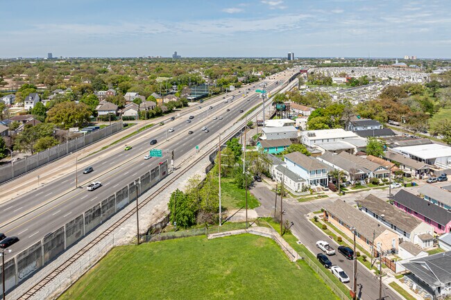 Interstate-10 borders Mid-City to the west.
