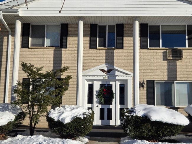 2370 S 107th St unit . 6, West Allis, WI 53227 - photo 7