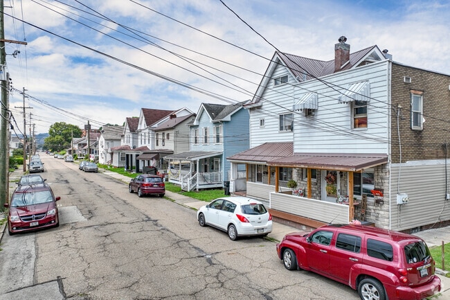 There is street parking for the houses in Tarentum.