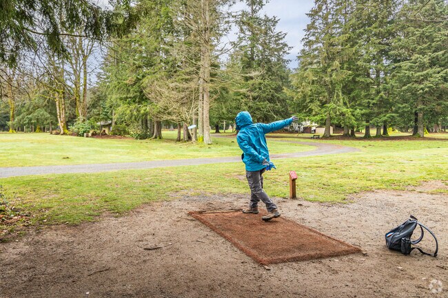 South Fork Landing Park borders Riverbend and has an awesome 18-hole disc golf course.