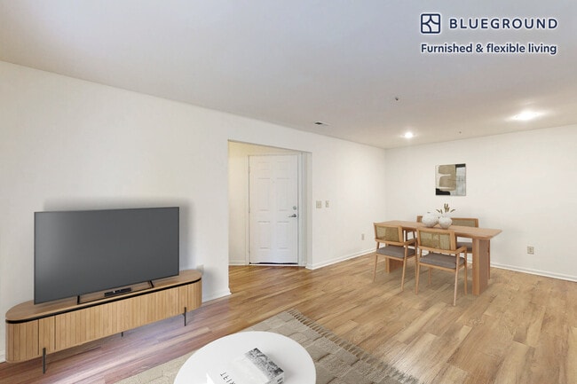 10608 Kitty Pozer Dr unit FL2-ID8600A, Fairfax, VA 22030 - photo 3