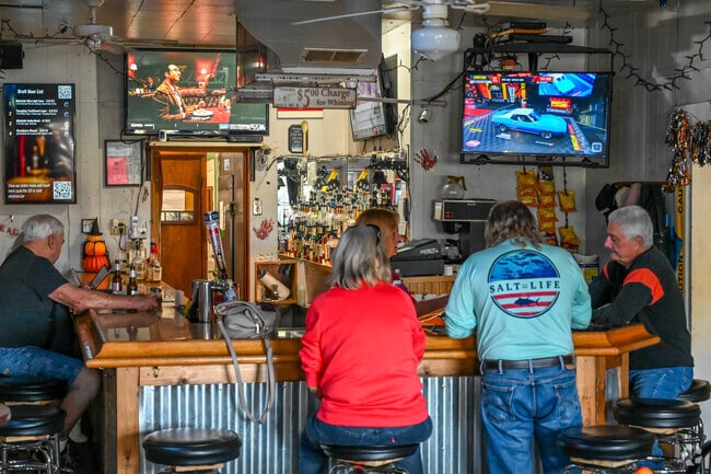 Brewskie's has fresh food, cold beer, and great conversation with friends.
