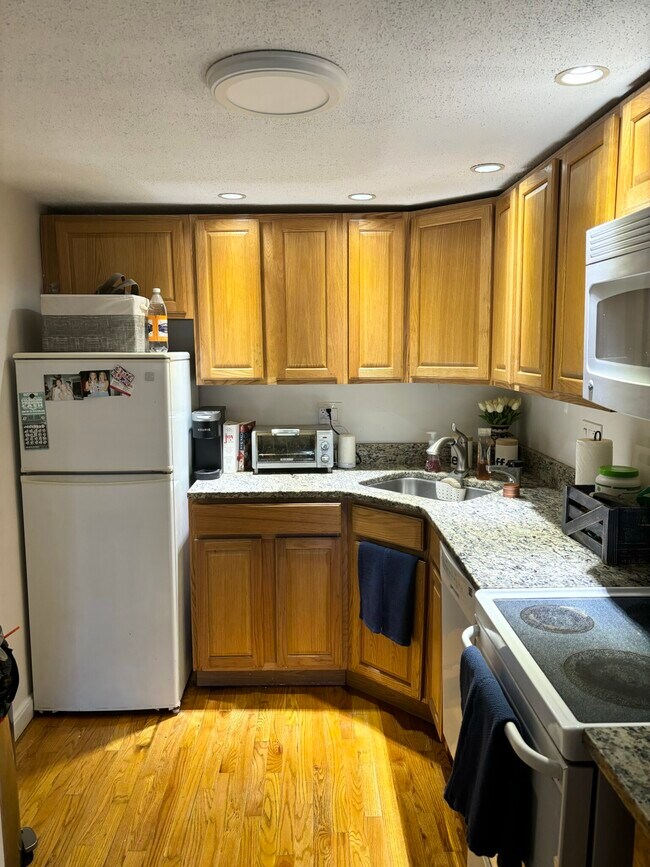 476 Massachusetts Ave unit 6, Boston, MA 02118 - photo 6