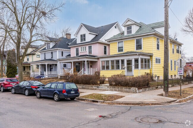 A row of Foursquare style homes in the Whittier neighborhood.