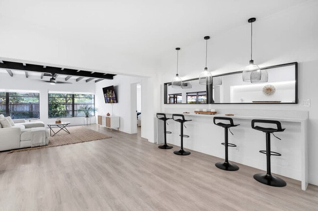 704 NE 2nd St unit ID1372332P, Pompano Beach, FL 33060 - photo 4