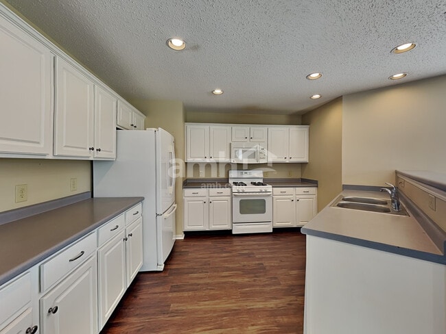 5537 Floating Leaf Dr, Indianapolis, IN 46237 - photo 3