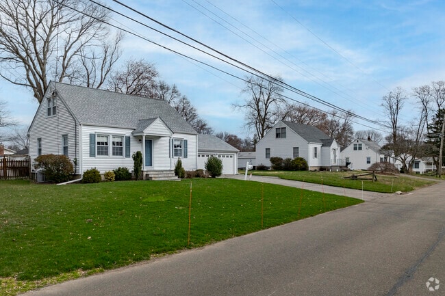 Homes in Stratford range from modest, classical, medium, and large.