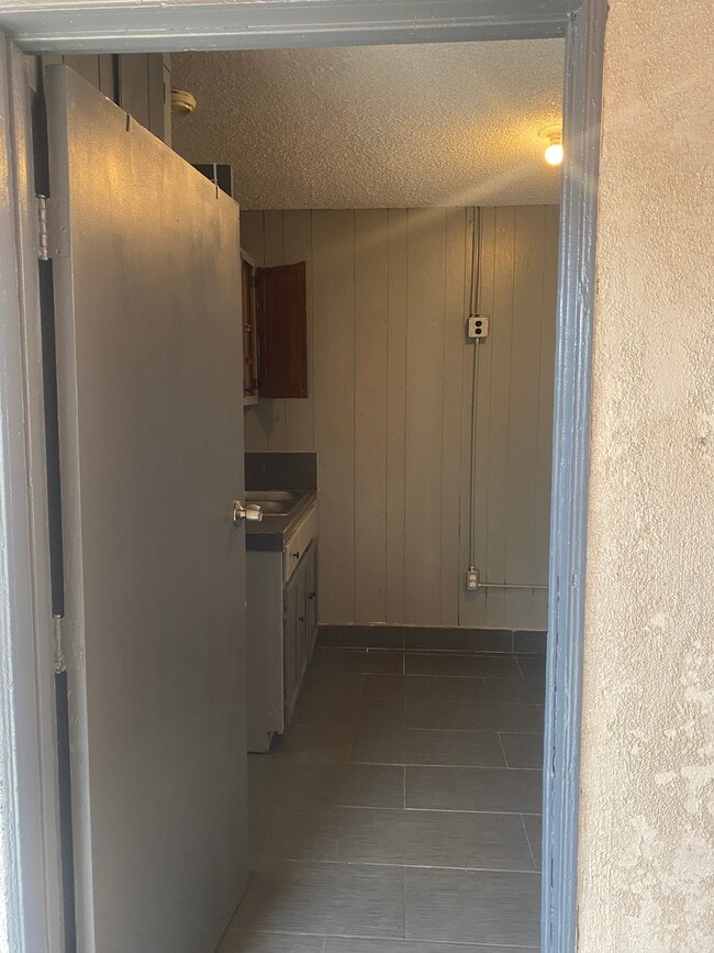 4112 Santa Ana St unit Studio /small kitche, South Gate, CA 90280 - photo 4