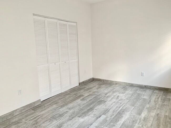 1525 Pennsylvania Ave unit 12, Miami Beach, FL 33139 - photo 4