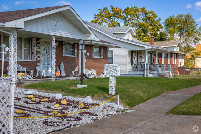 Homeowners in Venice invest time and effort to ensure their properties are in top condition.