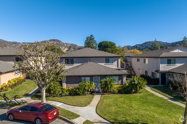 There are many HOA townhome/condo communities in Santa Susana.
