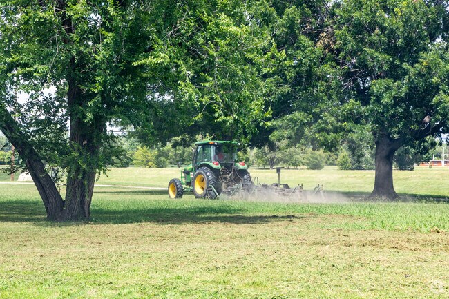 Dovillio disc golf course is a well maintained course in in Crescent Heights.