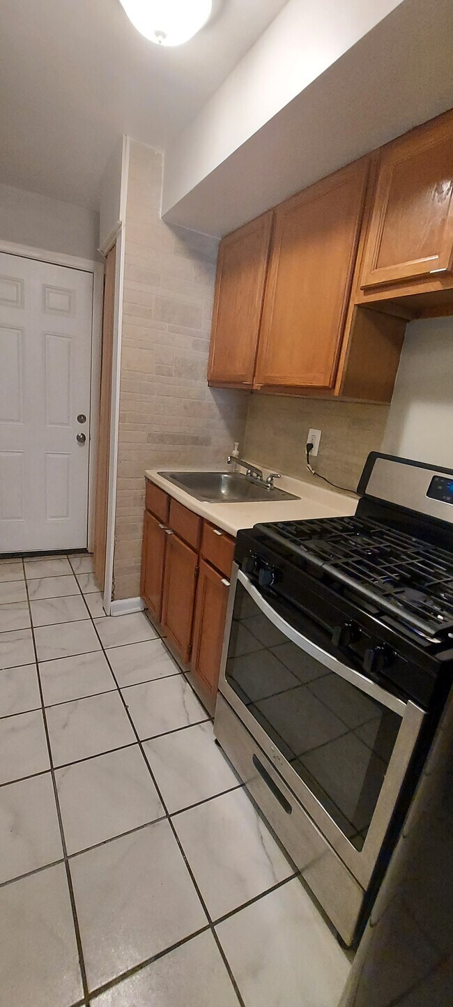 5812 Eads St NE unit 5812-A, Washington, DC 20019 - photo 3