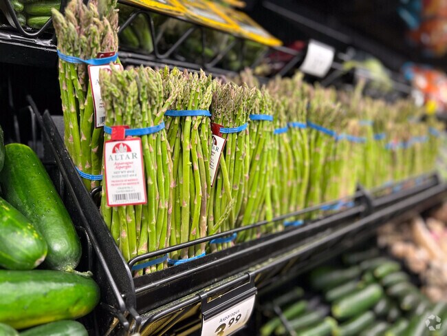 Kroger on Union Ave. is one of Annesdale's grocery options.