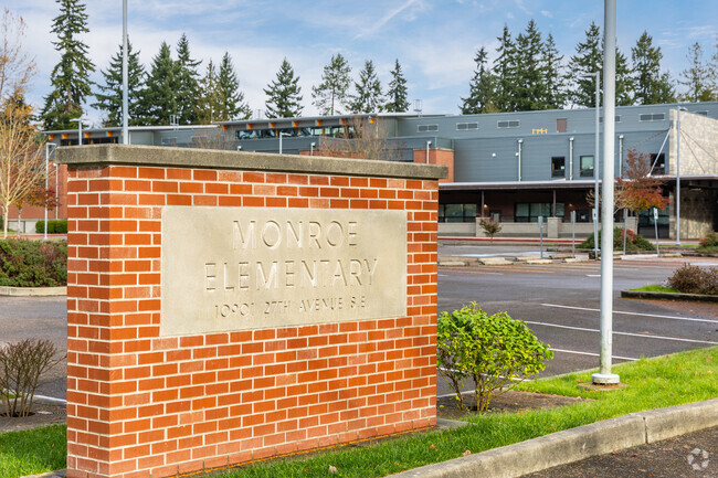 Monroe Elementary is in the Silver Lake neighborhood of Everett, WA.