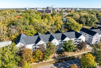 1006 Oakcrest St, Iowa City, IA 52246