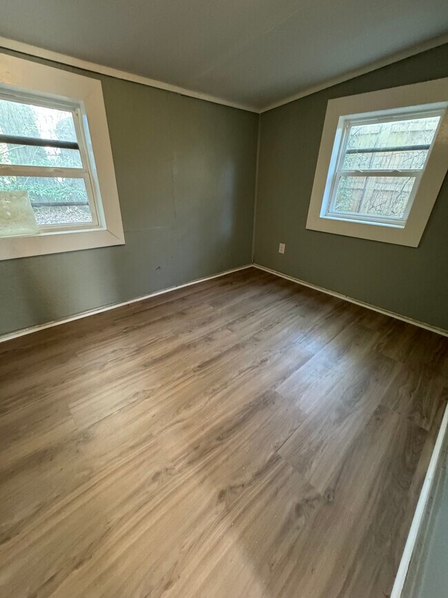 3rd bedroom (back)