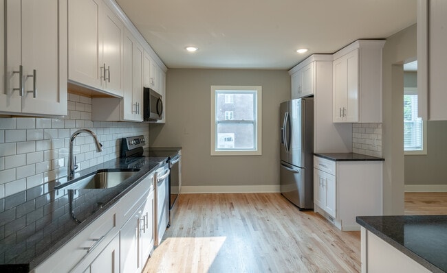 621 3rd St NW unit 2, Grand Rapids, MI 49504 - photo 3