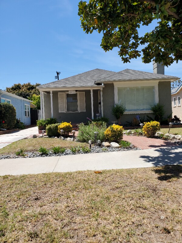 8037 Regis Way, Los Angeles, CA 90045