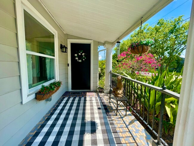 3319 W Paul Ave, Tampa, FL 33611 - photo 5