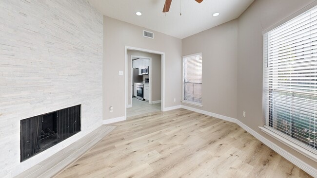 3722 Woodchase Dr, Houston, TX 77042 - photo 3