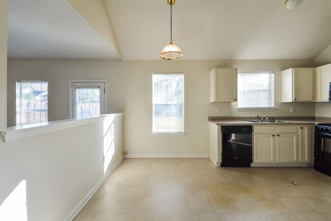4520 Millenium View Ct SW, Snellville, GA 30039 - photo 7