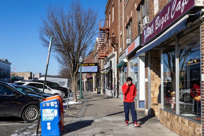 A cold day in Mamaroneck Town warrants a walk to the local bagel shop for a warm bite.