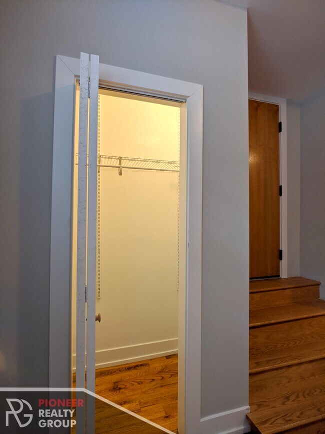 2907 N Mildred Ave unit 2902-E3, Chicago, IL 60657 - photo 7