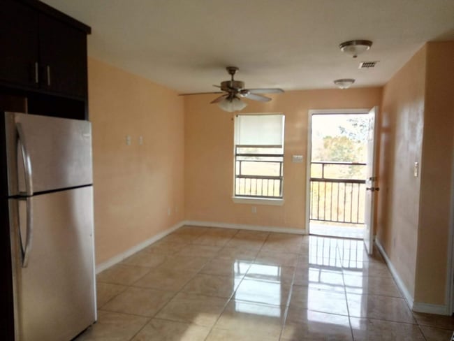 1302 Quitaca Dr unit B copy, Edinburg, TX 78541 - photo 4