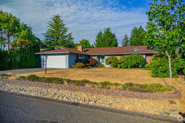 Oakbrook ranches span many styles.