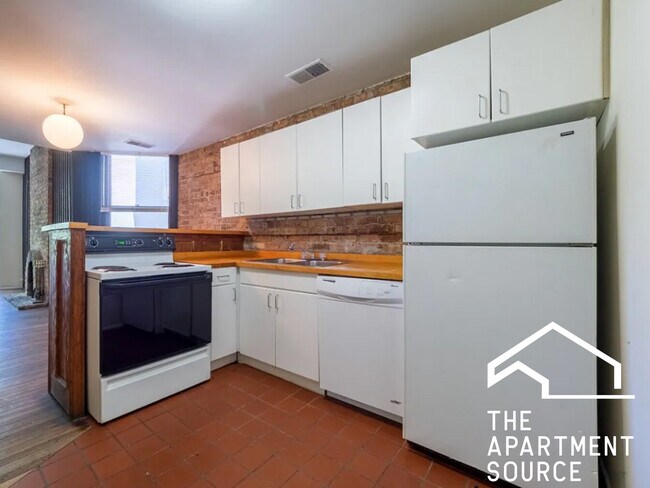 610 W Surf St unit 4, Chicago, IL 60657 - photo 5