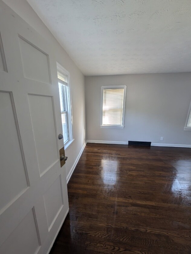 4488 W 150th St Unit Down, Cleveland, OH 44135