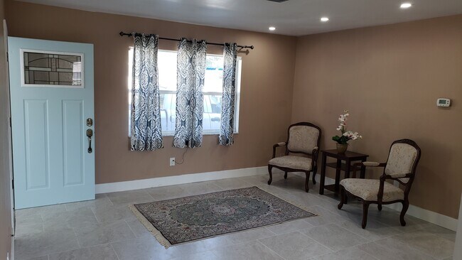 651 16th St NW, Largo, FL 33770 - photo 4