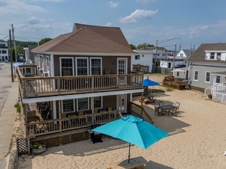 2 Traynor St, Old Orchard Beach, ME 04064