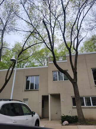 884 S Park Terrace Unit 703, Chicago, IL 60605