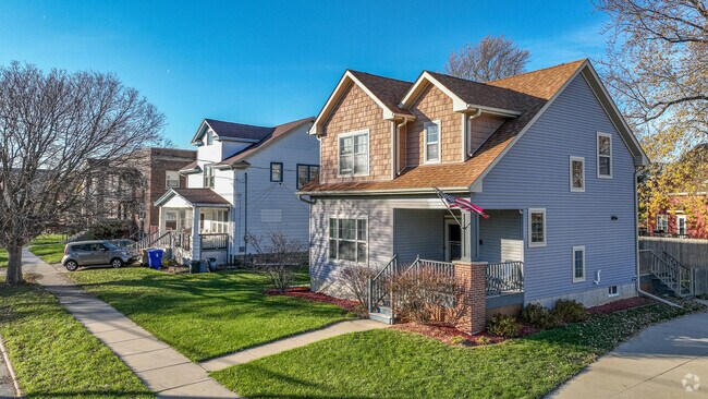 A row of gorgeous homes lines a lazy street in Columbia.
