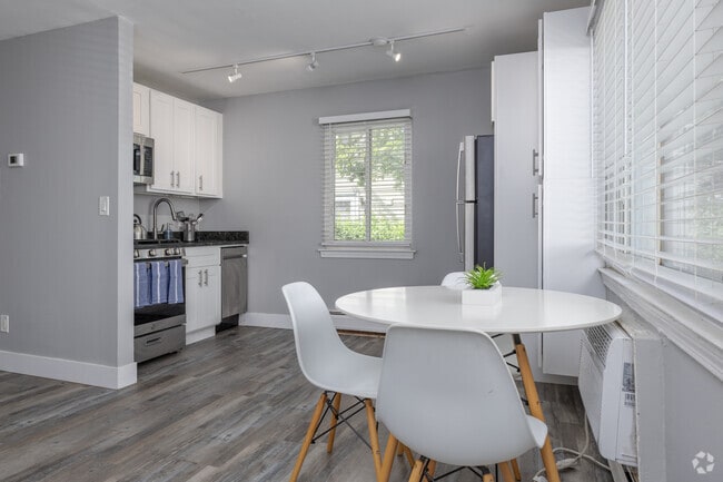 Lynn Apartments, Bridgeport, CT 06606 - photo 6