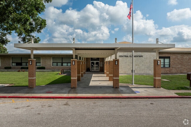 Central Elementary offers classes for grades K-5.