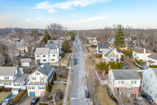 Streets in the neighborhood of Crestwood are set up like a grid easy to navigate.