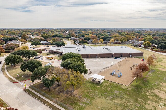 Luna Elementary School is a beloved neighborhood school.