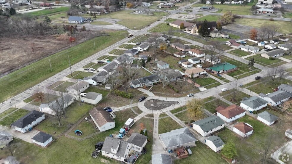 1931 Mark Dr, Lorain, OH 44052 - photo 2