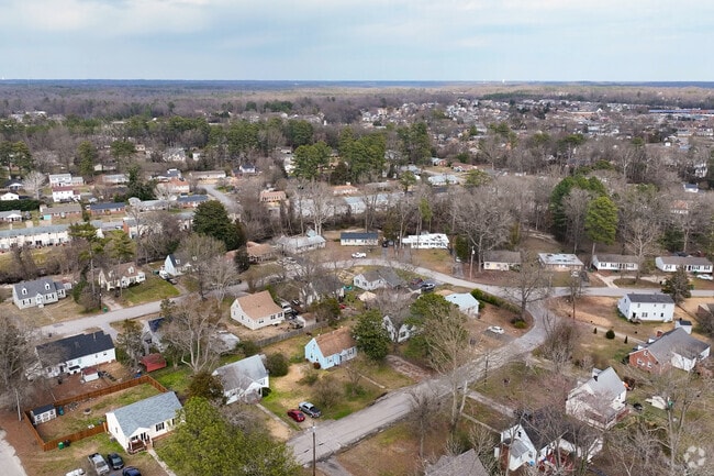 The neighborhood of Ettrick offers convenient location and affordable home prices.