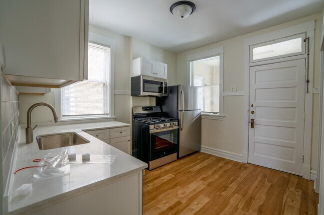 3541 N Whipple St unit 2, Chicago, IL 60618 - photo 3