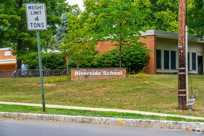 Riverside Elementary School earns an overall grade of A+ on Niche.