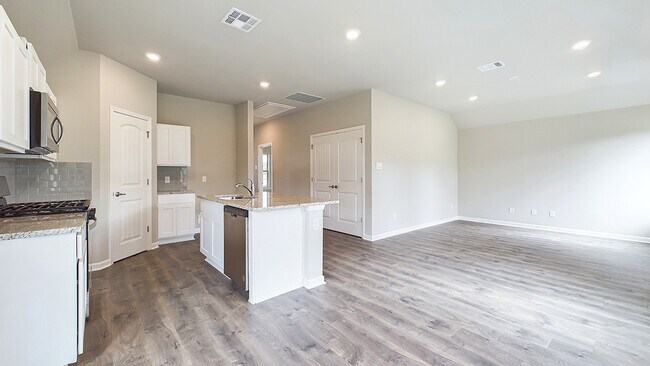 4016 Savannah Oaks Dr, Lake Charles, LA 70607 - photo 3