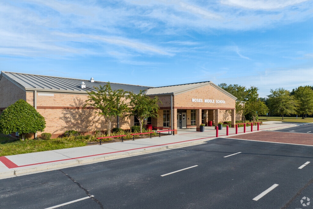 Lena Mae Moses Middle School is an above average, public school located in Dallas, GA.