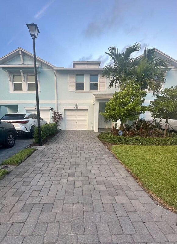 909 Seabright Ave, West Palm Beach, FL 33413