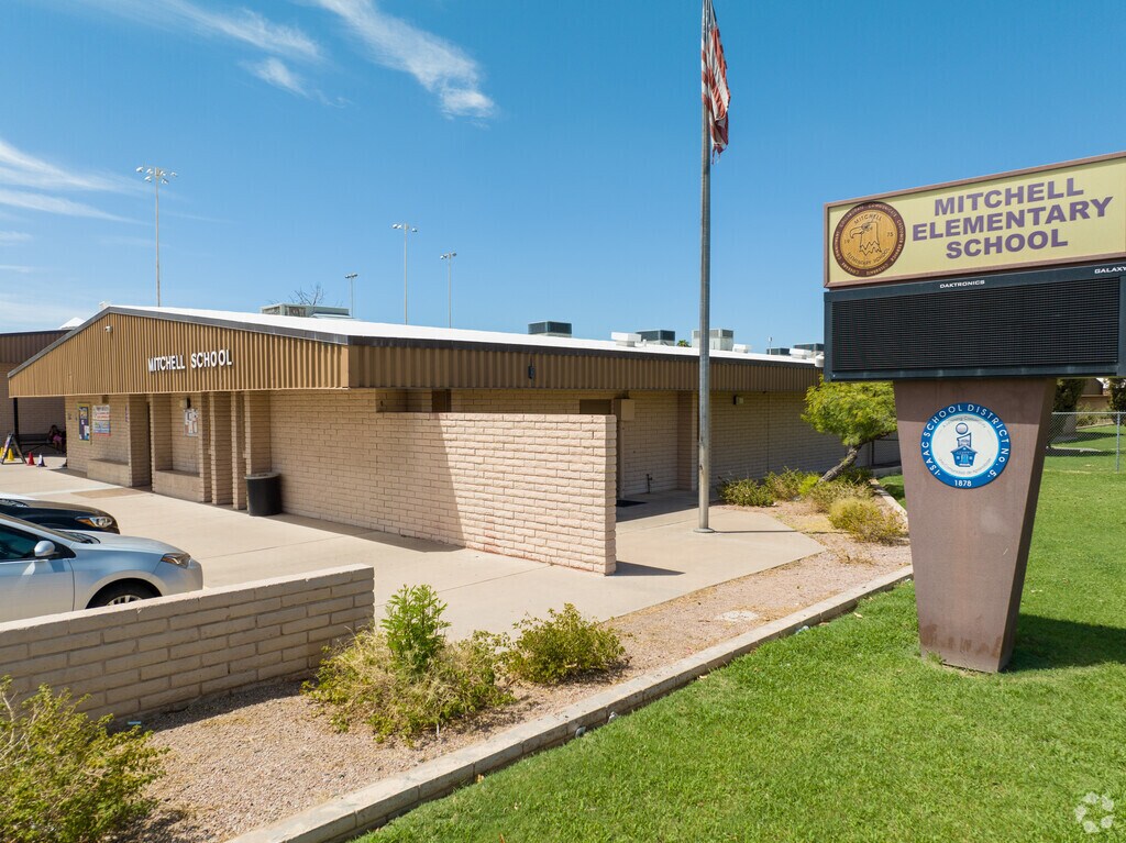 Mitchell Elementary School has great teachers that enjoy teaching the youth.