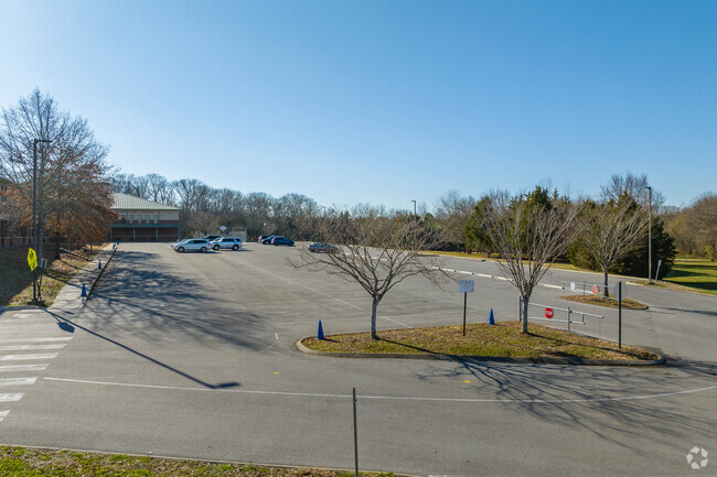 Chapman's Retreat Elementary has ample parking for parents and teachers in Spring Hill.
